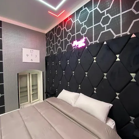 Samm Capodichino * Neapel